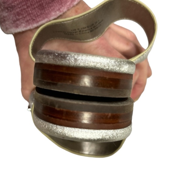 Sam Edelman Bernice Leather Metallic Silver Toe Loop Sandals Flats Sz 9.5 M - Picture 6 of 10